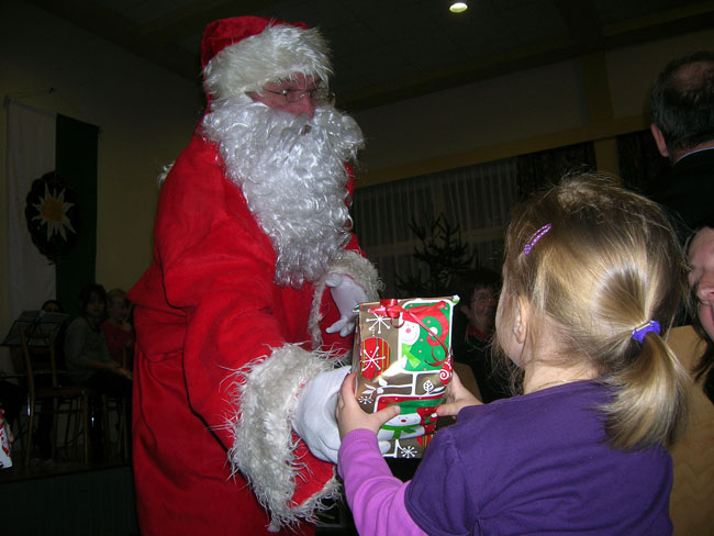 Freude ueber die Geschenke.jpg
